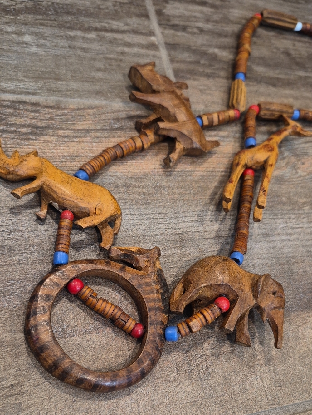 Vtg Wooden Safari Animals Beaded Necklace, Elephant, Giraffe, Wild Boar, & Rhino - Picture 7 of 15